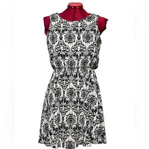 Lined medium weight elastic waist sleeveless mini dress crossover back